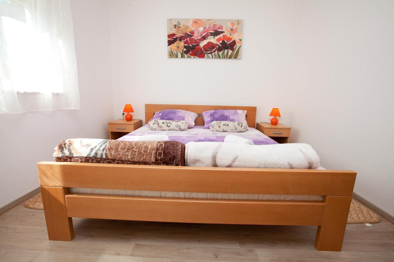 Apartmani Lea スタリグラード エクステリア 写真