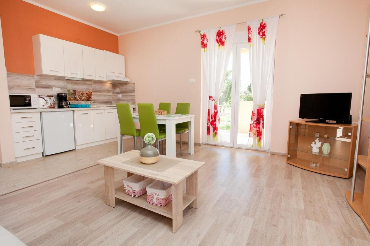 Apartmani Lea スタリグラード エクステリア 写真