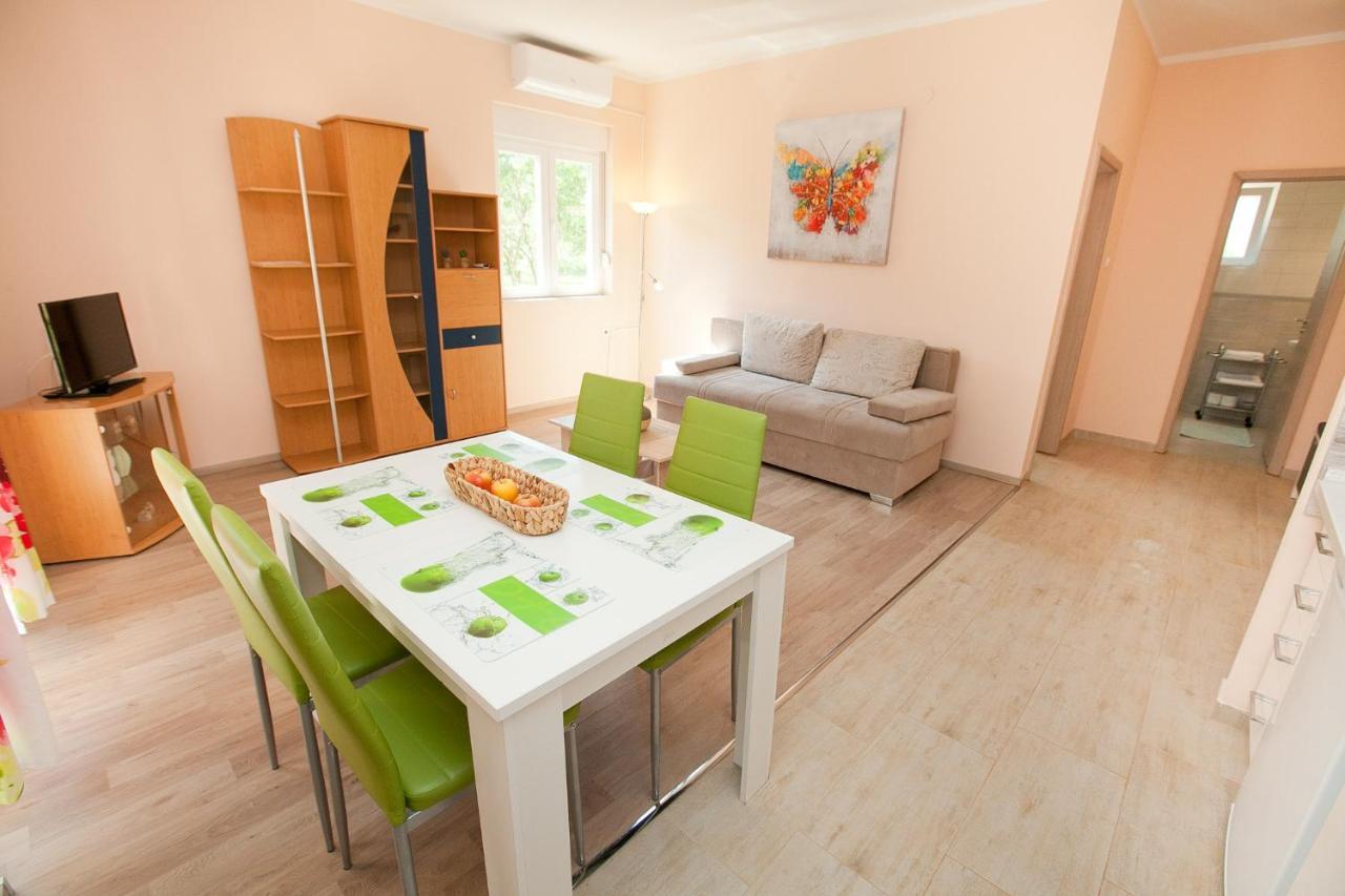 Apartmani Lea スタリグラード エクステリア 写真