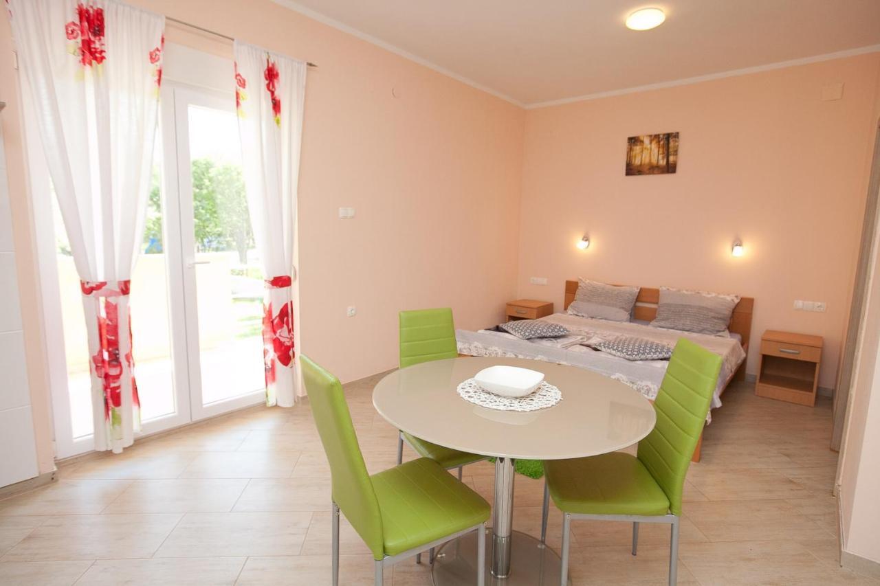 Apartmani Lea スタリグラード エクステリア 写真