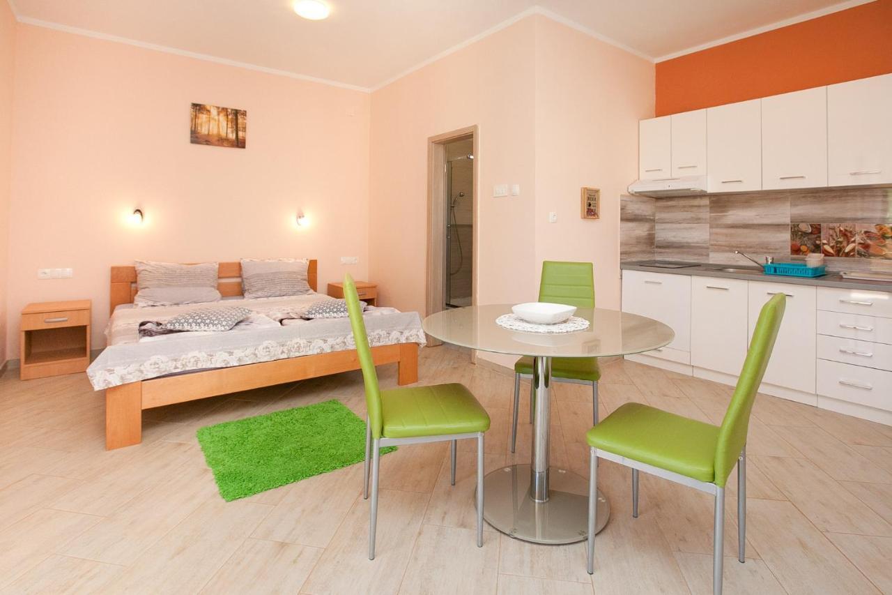 Apartmani Lea スタリグラード エクステリア 写真
