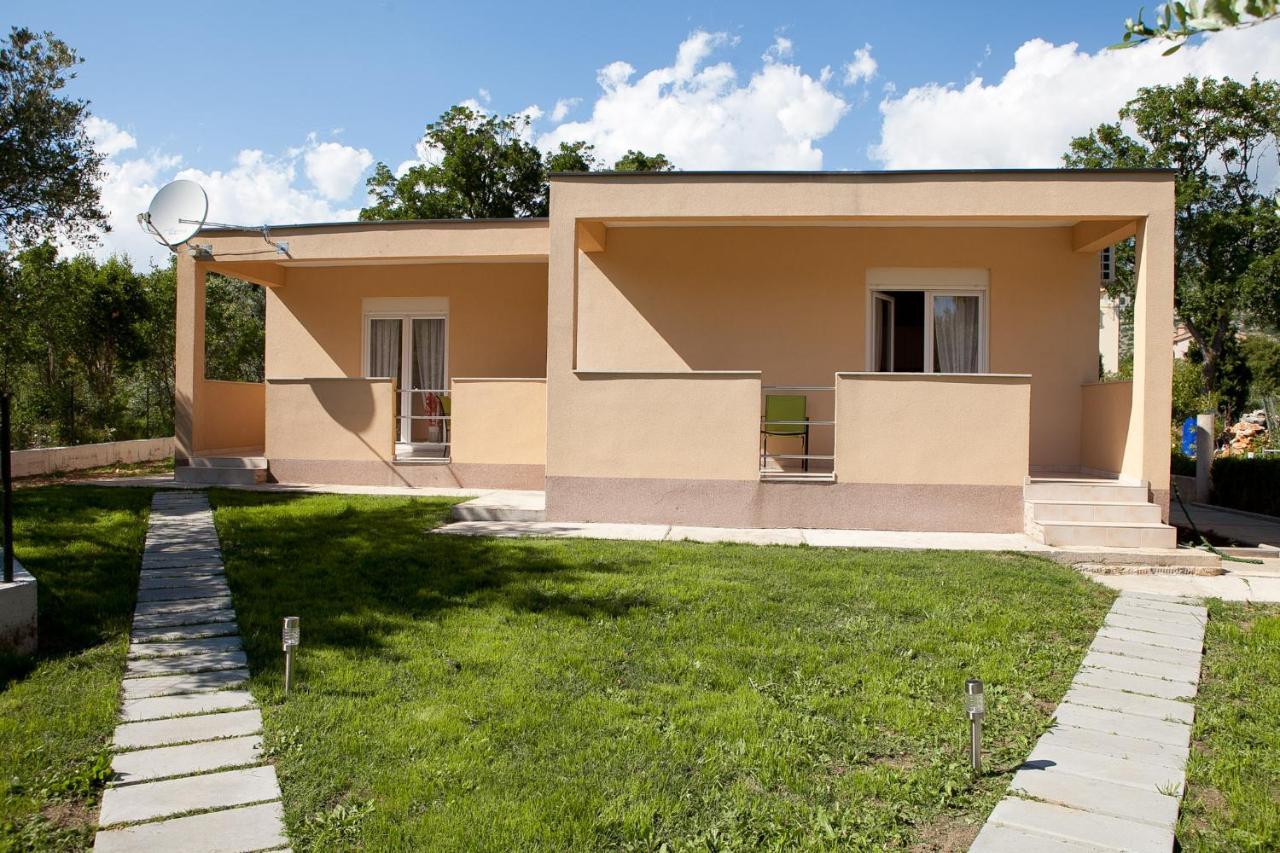 Apartmani Lea スタリグラード エクステリア 写真