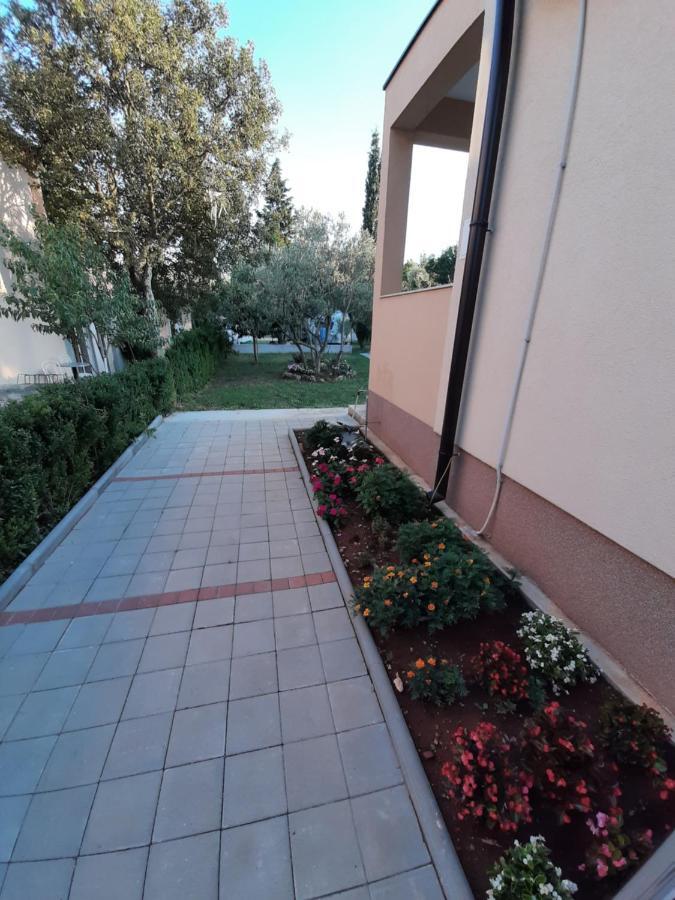 Apartmani Lea スタリグラード エクステリア 写真